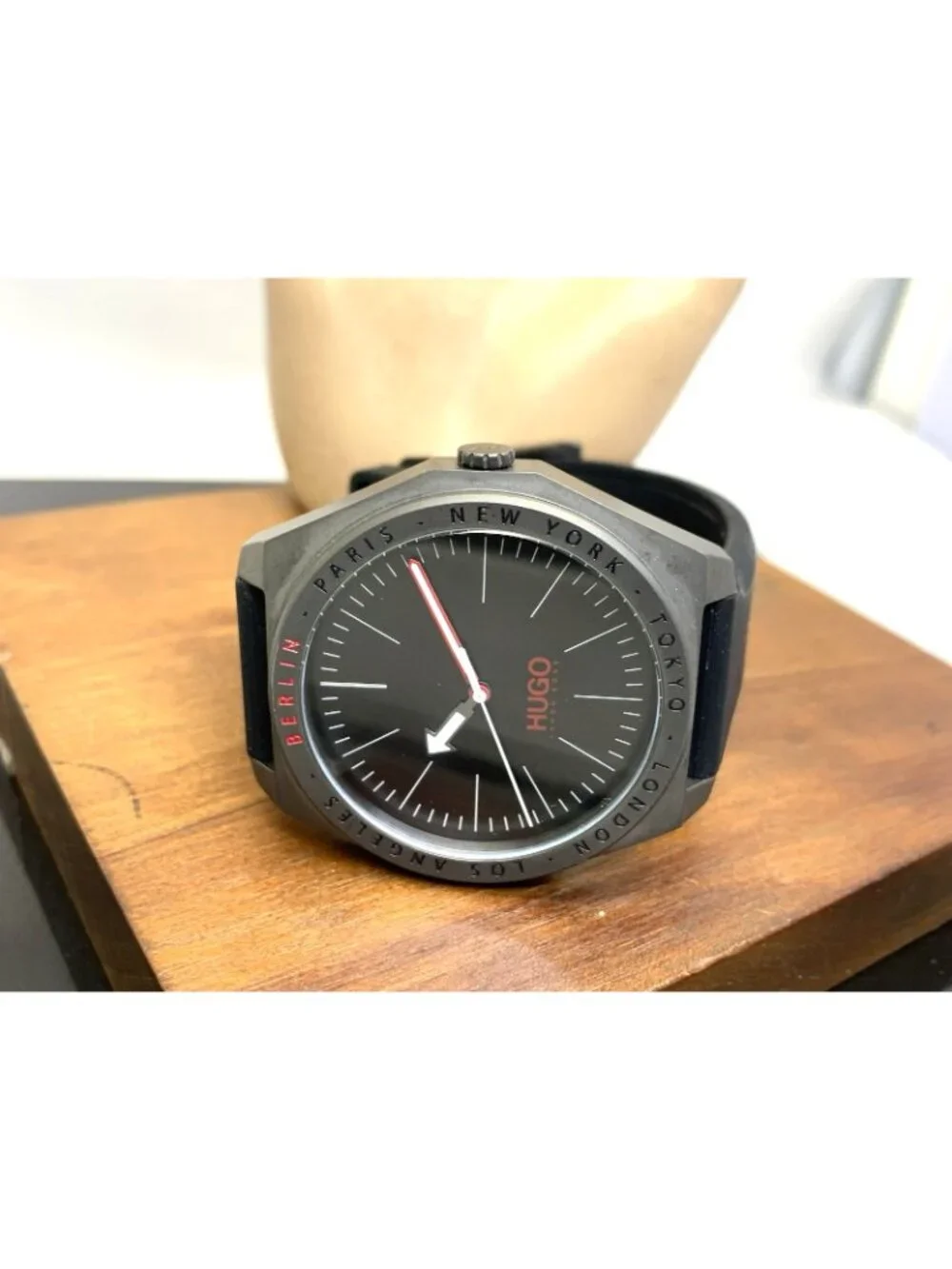 Hugo Boss Men's Watch 1530104 Quartz Black Dial Gray Steel Case Rubber Band 44mm